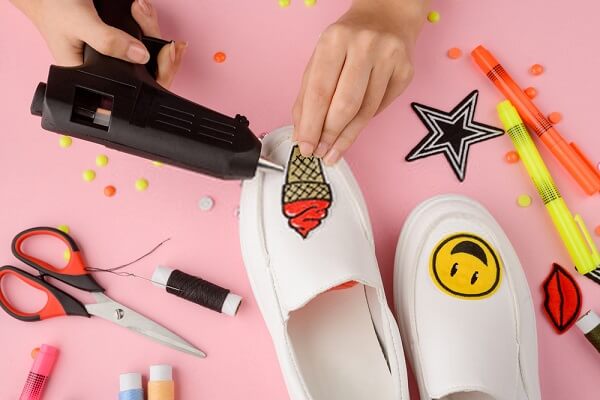 how to hand paint canvas shoes